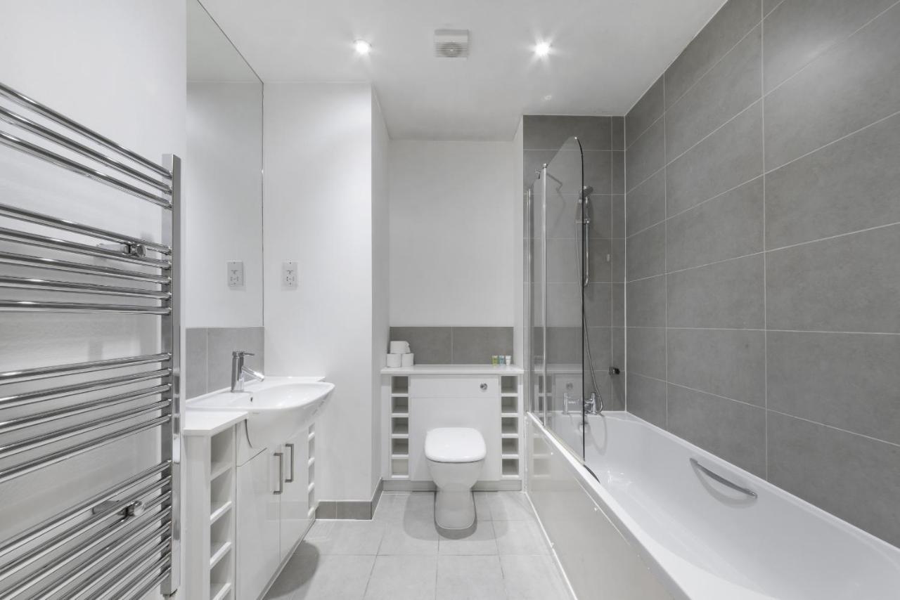 K Suites - Town Centre Hatfield แฮตฟิลด์ ภายนอก รูปภาพ